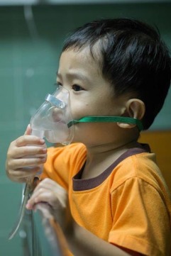 asthmatic child C shutterstock_225228247.jpg